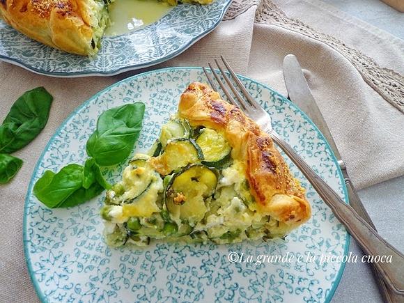 Tarta z cukinią, groszkiem i fetą