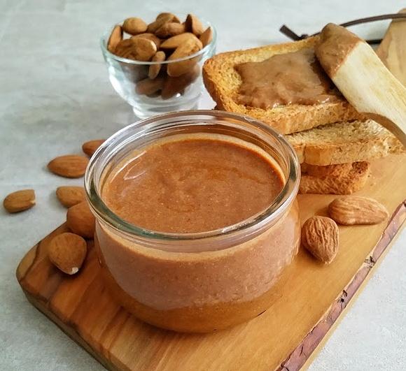 Domowe masło migdałowe – zdrowa alternatywa bez cukru i glutenu