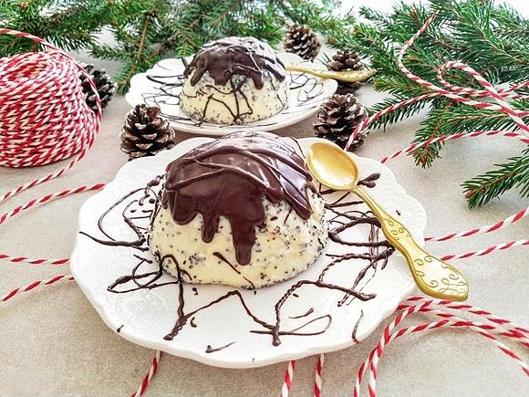 Panna cotta z makiem i białą czekoladą