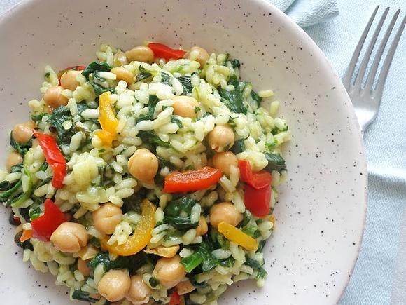 Risotto ze szpinakiem papryką i ciecierzycą
