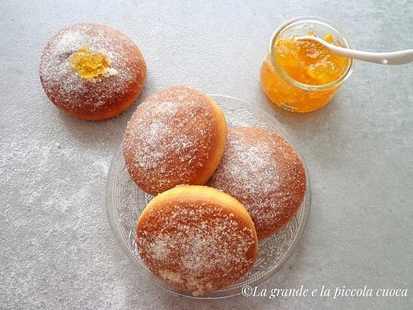 Pieczone pączki z marmoladą pomarańczową