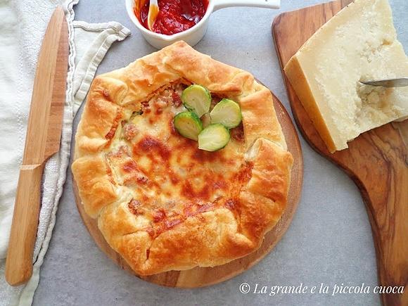 Tarta na francuskim cieście z brukselką i szynką parmeńską