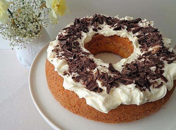 Bezglutenowa babka kokosowa z kremem stracciatella
