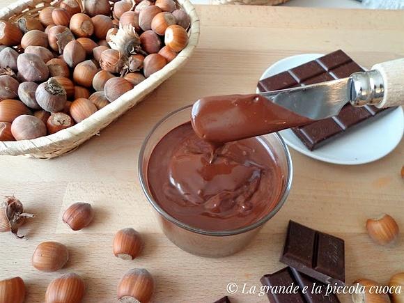 Domowa Nutella z migdałami i orzechami
