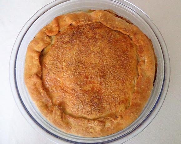Calzone z cebulką dymką, anchois i oliwkami z Apulii