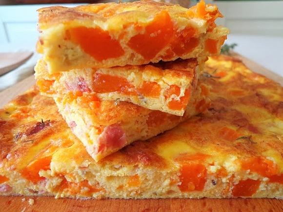 Pieczona frittata z dynią i szynką speck