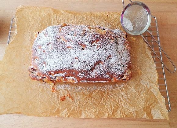 Ciasto ze śliwkami i jogurtem