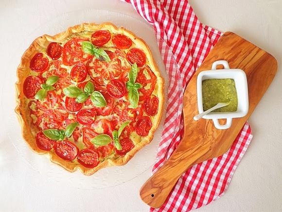 Quiche z pieczonymi pomidorami pesto i ricottą