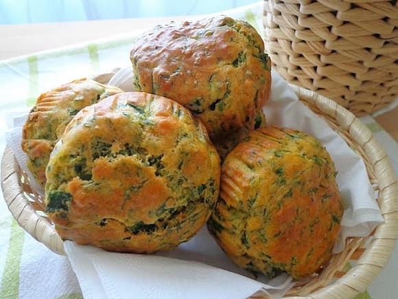 Bułeczki ze szpinakiem i parmezanem