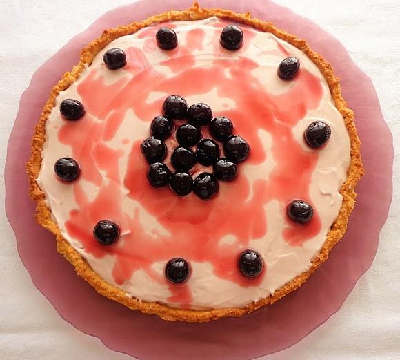 Tarta z kremem ricotta mascarpone i wiśniami na cieście kruchym