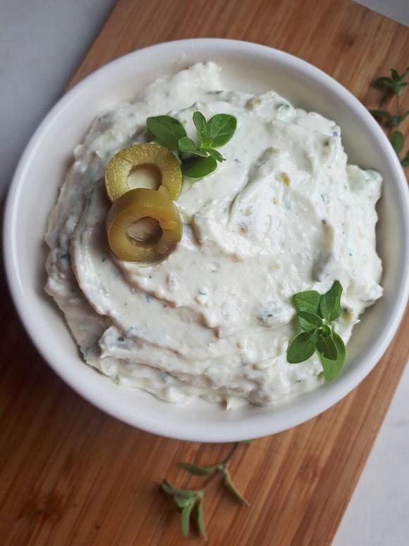 Pasta śródziemnomorska z fety i oliwek