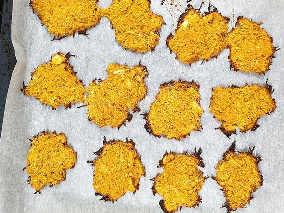 Chrupiące placki z batatów pieczone w piekarniku