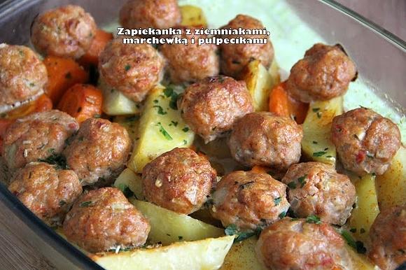 Zapiekanka z ziemniakami, marchewką i pulpecikami