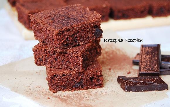 Proste i szybkie ciasto czekoladowe bez glutenu i nabiału