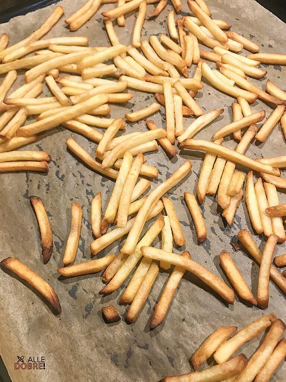 Domowe frytki z piekarnika – chrupiące na zewnątrz, miękkie w środku