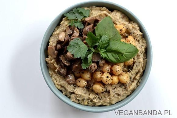 Hummus z pieczarkami