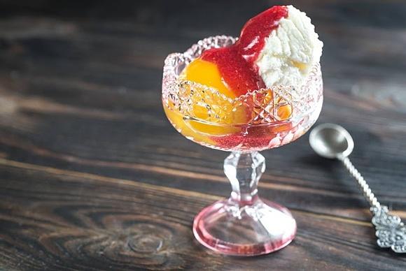 Celebryci na słodko - peach melba