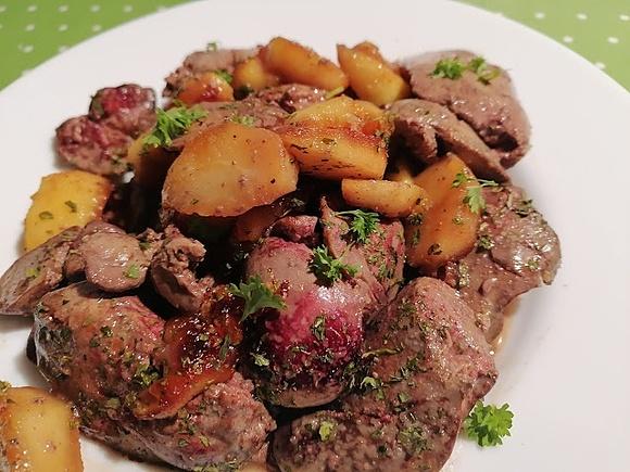 Wątróbka smażona z karmelizowanym jabłkiem