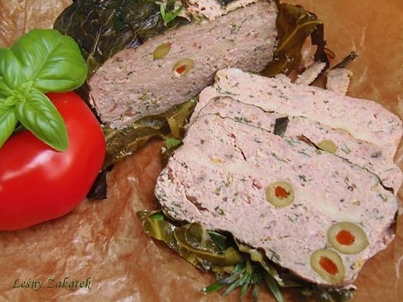 Pieczona pieczeń rzymska z kapustą kaszą jaglaną i serem mozzarella