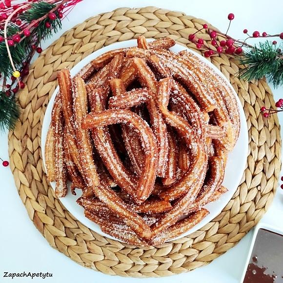Churros - hiszpańska słodkość z ciasta parzonego