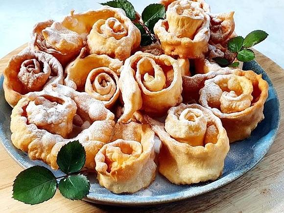 Karnawałowe różyczki z 4 składników bez bicia