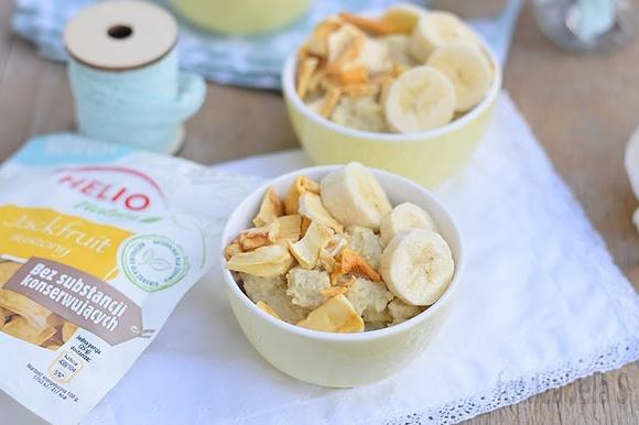 Jaglanka na mleku migdałowym z bananem i jackfruit