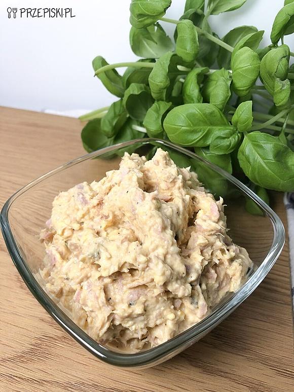 Pasta z tuńczyka – szybki przepis na smaczną pastę kanapkową