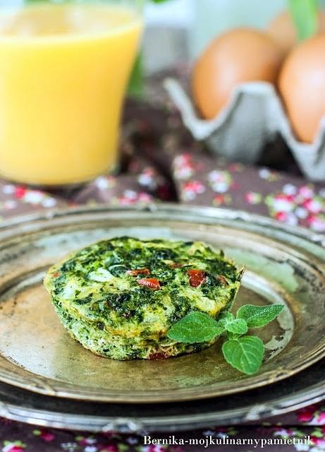 Muffinki jajeczne ze szpinakiem