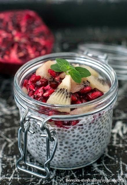 Pudding kokosowy z chia i owocami