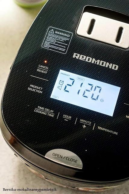 Multicooker z policzkami wołowymi i warzywami na parze