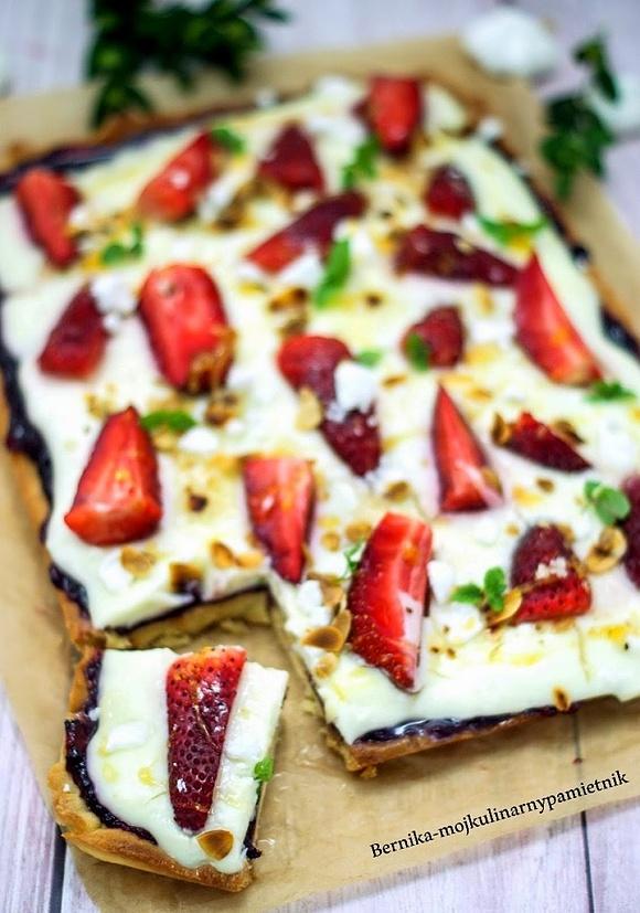 Mazurek z kremem cytrynowym i truskawkami