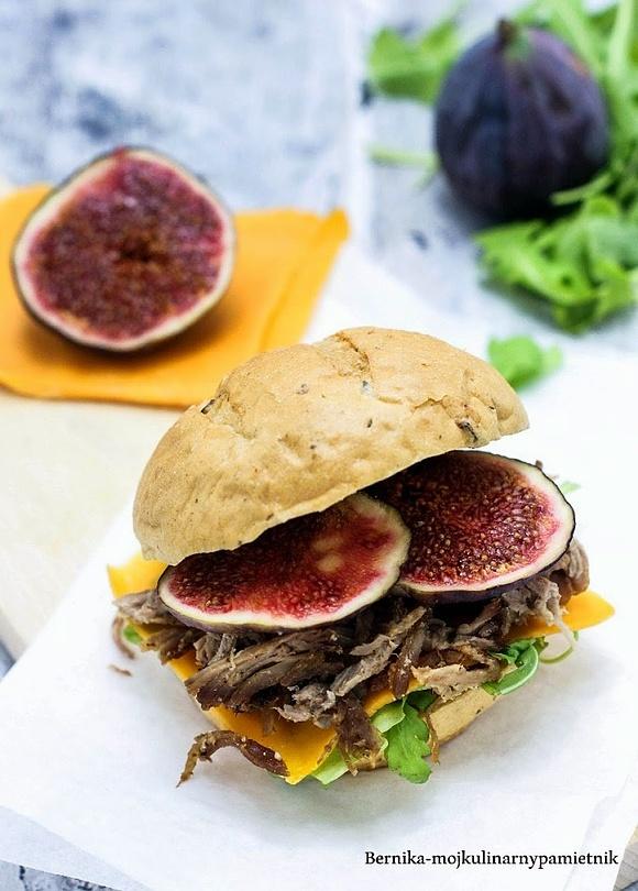 Bułki z pulled pork i figą