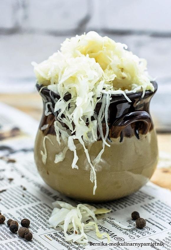 Domowa kiszona kapusta ubijana nogą