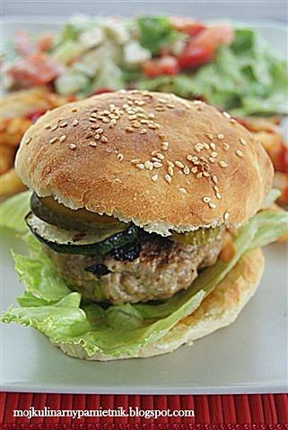 Hamburgery z domowymi bułkami, amerykański obiad