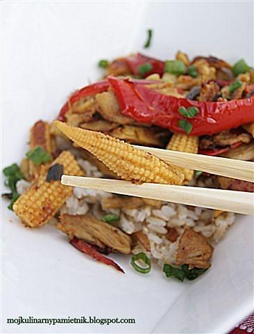 Kurczak z orzechowym sosem curry