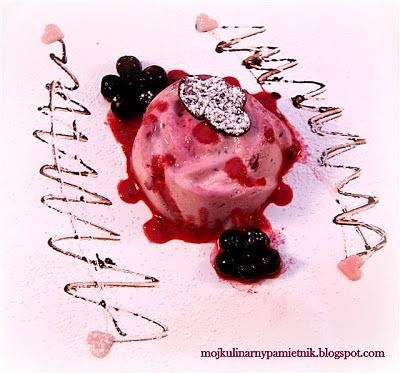 Walentynkowa panna cotta z porzeczkami