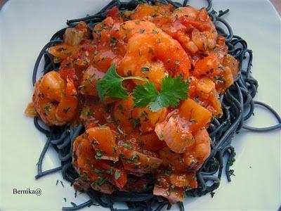 Czarne spaghetti z krewetkami