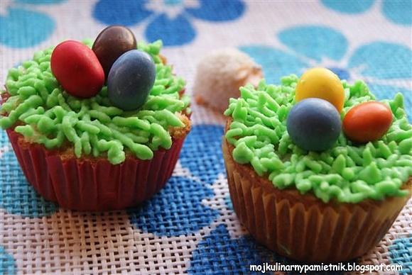 Kolorowe babeczki na wiosenne popołudnie z córką
