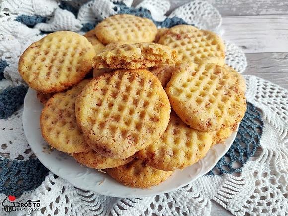 Kruche ciastka tłuczkiem do mięsa