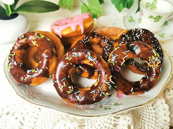 Donuty - przepis na pyszne i proste do wykonania słodkie ciasteczka