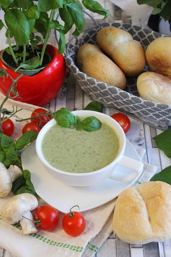 Lekka pietruszkowo-pieczarkowa zupa krem