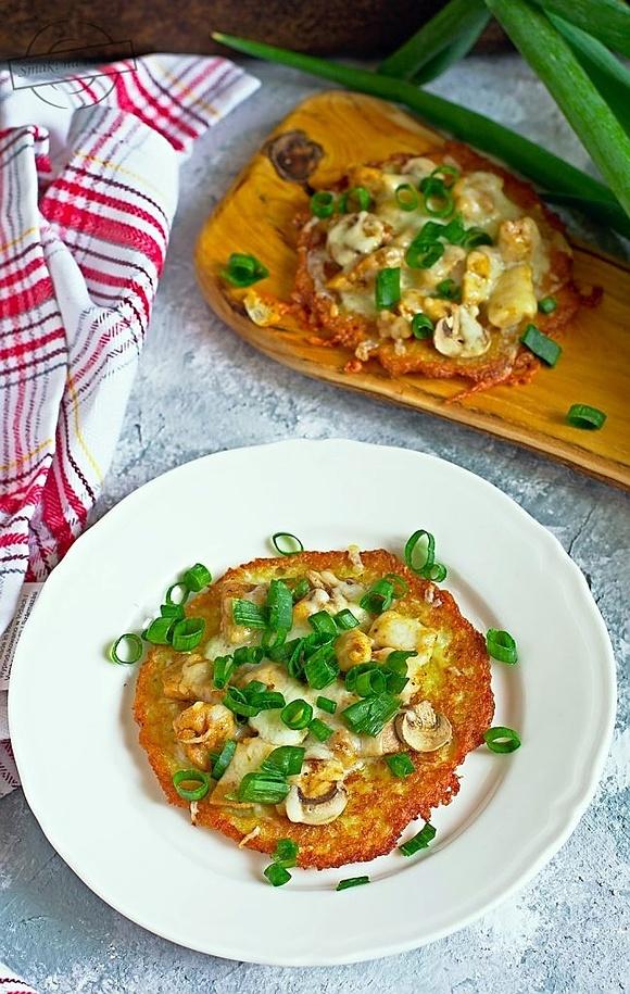 Placki ziemniaczane z kurczakiem i pieczarkami ala pizza
