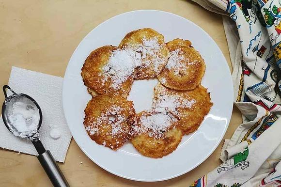 Kółeczka szczęścia z jabłkami w cieście