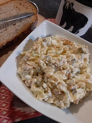 Pasta jajeczna z korniszonem i porem