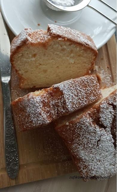 Puchata babka z białek
