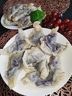 Pierogi trójkąty z jagodami i kisielem