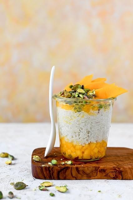 Tajski kleisty ryż na mleku kokosowym z mango