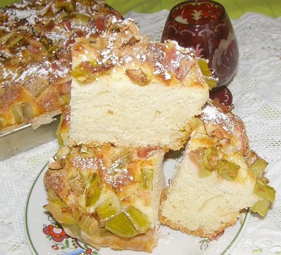 Pyszne ciasto drożdżowe z rabarbarem