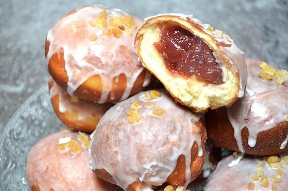 Puszyste pączki z marmoladą