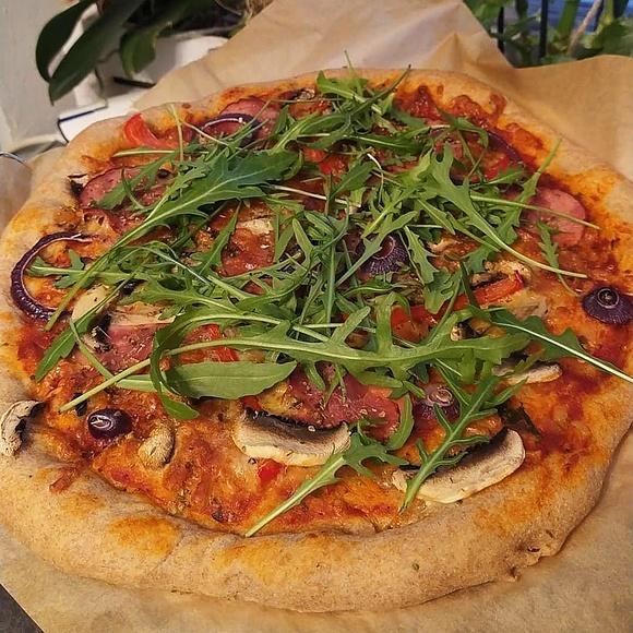 Razowa pizza